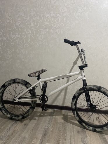 велосипед белый: Срочно продаю велосипед BMX В идеальном состоянии💯 Отлично подойдет