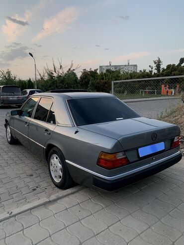 Транспорт: Mercedes-Benz W124: 1992 г., 2.3 л, Механика, Бензин, Седан