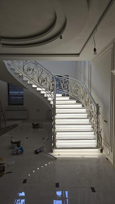 Обшивка лестниц: Лестницага заказ алабыз. Материал: кара жыгач, дуб, шпон, сосна — 10