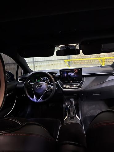 тойота краун 2023: Toyota Corolla: 2023 г., 1.8 л, Гибрид, Седан — 10