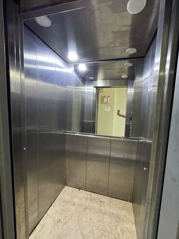 Uzunmüddətli kirayə mənzillər: 2 otaqlı mənzil – tam mebel və məişət texnikası ilə - Geniş zal — 15