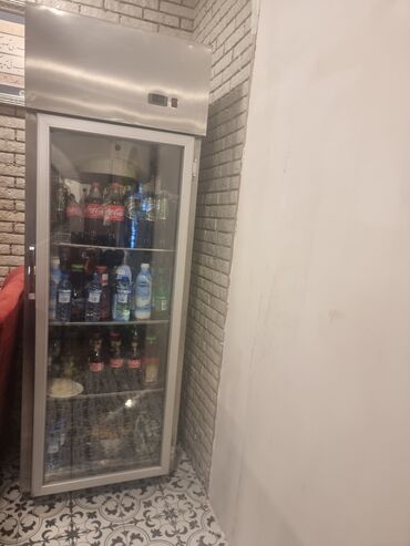 ət soyducusu: Restoran avadanlıqları satılır. soyuducu dolab şaquli vəziyyətdə olan