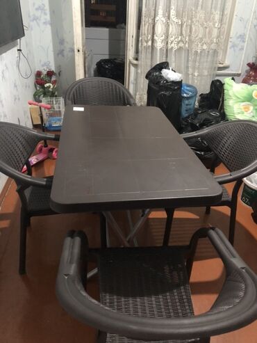 Qida məhsulları: İşlənmiş, Dördbucaq masa, 4 stul, Açılan, Stullar ilə, Plastik