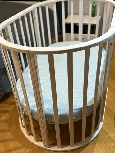 uwaq yelencekleri: Oğlan və qız üçün, Yeni, Yumru, Beşik, Dəstsiz, Matras ilə, Yellənmə mexanizmsiz