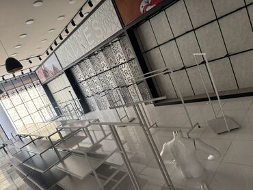 Stend vitrinləri: Mağaza avadanlığı – metal geyim asqıları və vitrinalar - Müxtəlif — 12