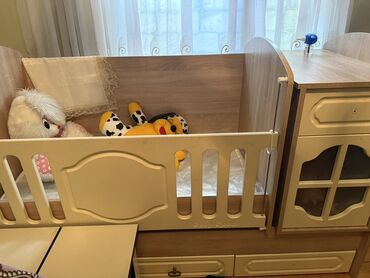 Beşiklər: Oğlan və qız üçün, Dördbucaq, Beşik, Dəst ilə, Matras ilə, Yellənmə mexanizmsiz