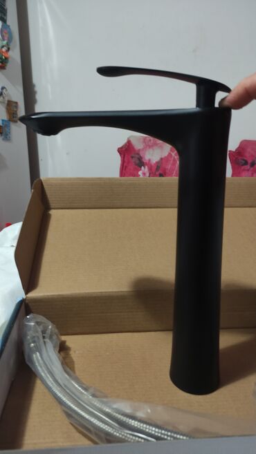 WC šolje i lavaboi: Moderna i kvalitetna sanitarija i slavine za kuhinju i kupatilo — 19