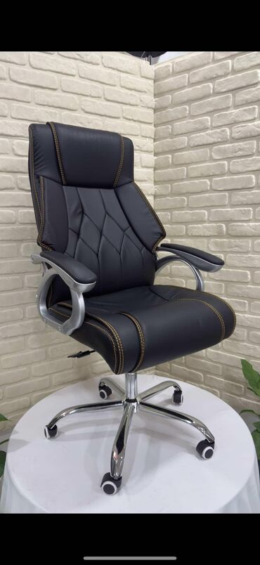 Ofis və oyun kresloları: Yeni, Təkərli, Qolları tənzimlənir, Dəri — 15