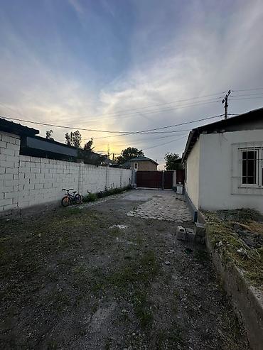 уч коргон: Продаётся участок с времянкой в мкр. Ак-Орго Локация: ул. Аймончок — — 9