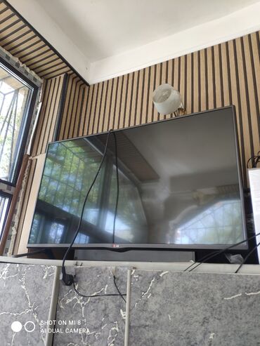 Телевизоры: Телевизор LG 43 дюйма б.у, на экране есть небольшой засвет. экран