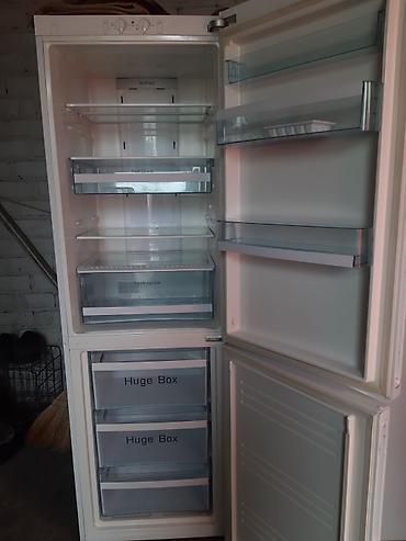 mini refrigerator: Двухкамерный холодильник Haier с нижней морозильной камерой. Основные — 1