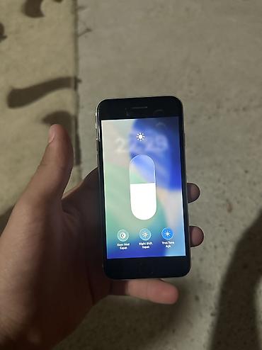 Apple iPhone: IPhone SE 2020, 64 GB — 9
