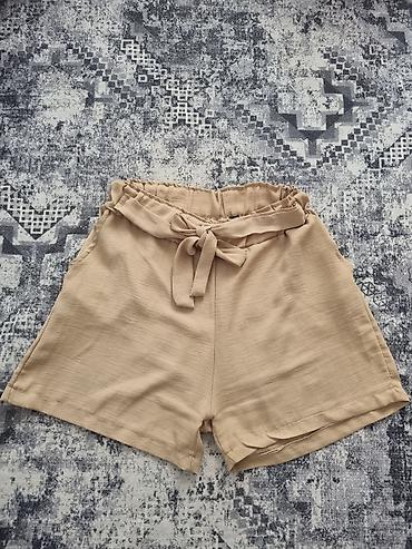Šortsevi, Bermude: Bež ženske šorts pantalone sa visokim strukom i kaišem na vezivanje — 2