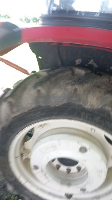 Traktorlar: YTO MF404 traktor - Marka/model: YTO MF404 - Rəng: qırmızı - Kabinli — 6