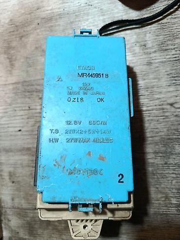 Панели, обшивки: Митсубиси паджеро 3 дизель 3.2 только запчасти те которые на фото — 4