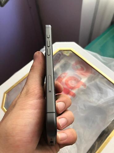 Apple iPhone: IPhone 17, 256 GB, Qara, Face ID — 9