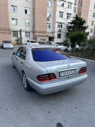 audi a6 2000: Mercedes-Benz E-Class: 2.4 l | 1998 il Sedan — 4