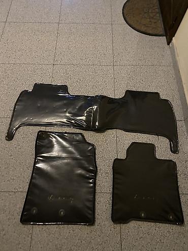 Транспорт: Məhsul: Avtomobil üçün döşəmə xalça dəsti Təsvir: - 3 parça komplekt — 1