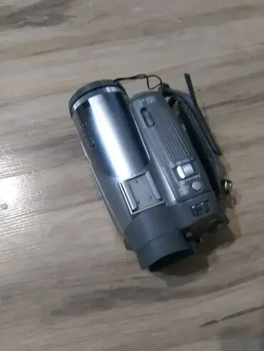 Video kamere: 1. Panasonic NV-GS75 - Camcorder - 540 Kpix - optical zoom: 10 x - — 10