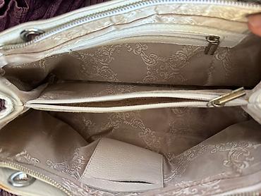Классические сумки: Продаются кожаные сумки.
1 и 8 сумка-по 1000
Остальные по 100-200-400 — 9