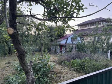 дом на горах: Дачный дом с садовым участком 2 этажа. На 1-м этаже светлая гостиная