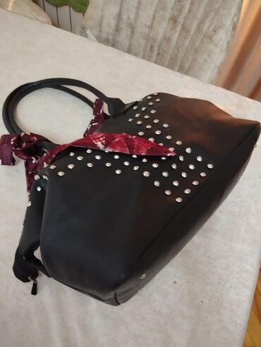 Çantalar: Sumka əsil dəridən 2, 3 dəfə işlənib təzədən secilmir — 14