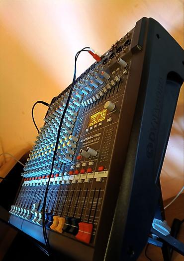 korg pa x5: Peşəkar səhnə səs avadanlığı komplekti - Mixer: Dynacord PowerMate — 9