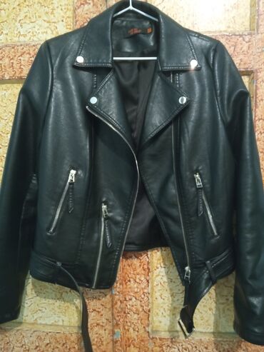 Куртки: Женская куртка 3XL, цвет - Черный