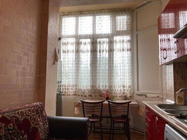 Uzunmüddətli kirayə mənzillər: Nefçilər İcra hakimiyyəti, 220 saylı məktəb yaxınlığında 2 otaq tam — 4