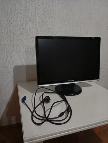 Monitori: Monitor, tastatura, mis I podloga