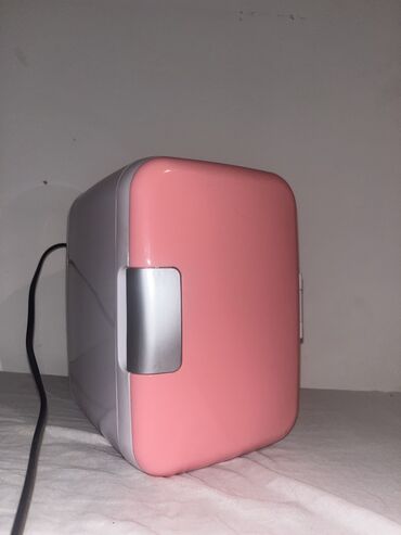 Kuhinjski aparati: Frizider za kozmetiku koristen dva puta upljen dva puta boja:roza moze