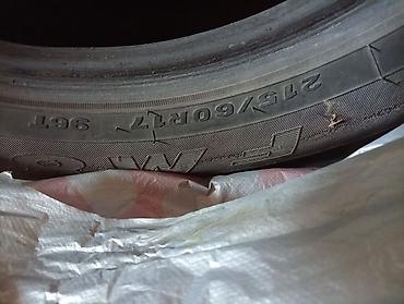 892 2: Комплект автомобильных шин Firemax размером 215/60 R17 96T. На фото — 1