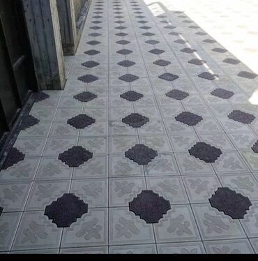 Kafel və metlax: Müxtəlif rəng və dizaynlarda olan səki plitələri. Bu plitələr — 4