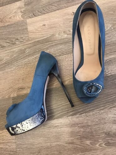 Qadın geyimləri: Brend: Paoletti Model: Heel 11198 Ölçü: 38 Rəng: 08-31 (mavi ton) Tip