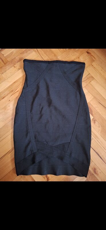 pantalone kvalitetne malo: Herve Leger top haljina moze da se nosi i kao duboka suknja! Nova