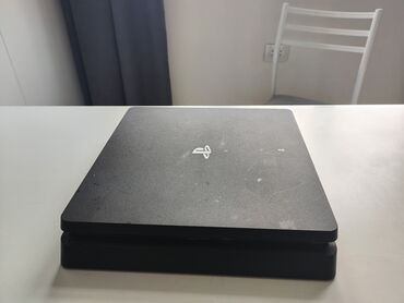 плейстейшн 4: Playstation 4 slim 1000gb Продаю консоль PlayStation 4 Slim с объемом