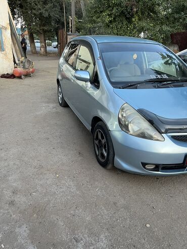 авто дым: Honda Fit: 2004 г., 1.3 л, Вариатор, Бензин, Хэтчбэк