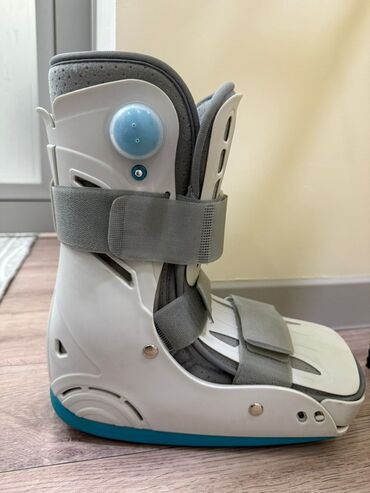 протезы для ног: Ортез-ботинок (walking boot) для фиксации голеностопного сустава и