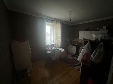 Həyət evləri və villaların satışı: Satılır: Həyət evi Kürdaxanıda Nail marketin yaninda 2 sotda təmirli — 5