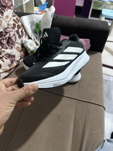 Krasofkalar və idman ayaqqabıları: Saytda 70 dollardan 39 dollara dushub endirimdedir hal hazirda — 8