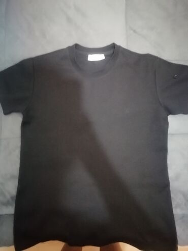 string alt paltarı: Original Stone island modeli
Razmer:L
Qiymət:35azn