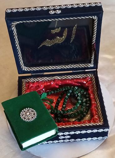 Dini kitablar: Qədimi kiçik ölçülü Quran kitabı öz qutusunda. Digər elanlarımıza da — 2