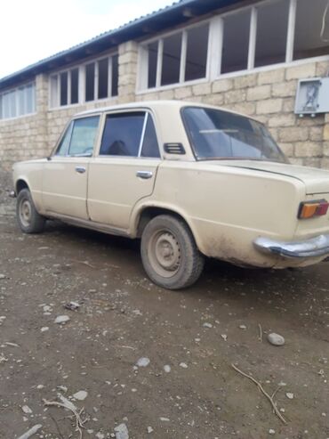 təkər 16 c: LDV : 1.6 l | 1975 il Sedan