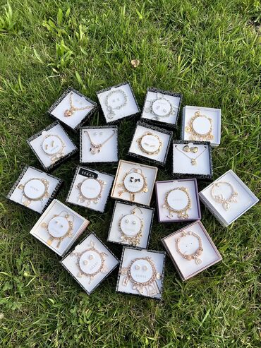 Bijuteriya dəstləri: GUESS brendinə aid zərgərlik aksesuarları dəsti kolleksiyası. - — 8