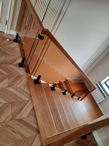 Изготовление перил: Элегантная винтовая лестница с перилами, выполненными из комбинации — 28