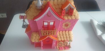igračka za decu: Kućica Mini Lalaloopsy na 3 sprata, uzrast 4+, dimenzije 30x14x28