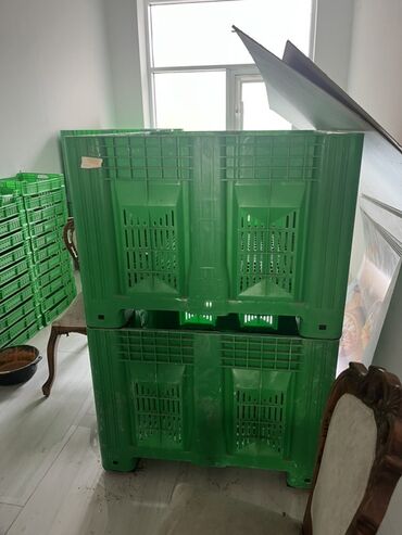 бу морозильные камеры: Yaşıl rəngdə, kvadrat formalı, yığıla bilən plastik konteyner. Bu
