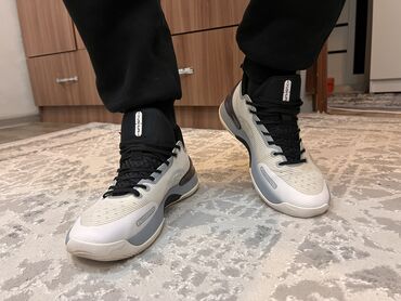 стильная одежда больших размеров для женщин: 1. Первая обувь от Li-Ning. Носил всего три раза, размер стал