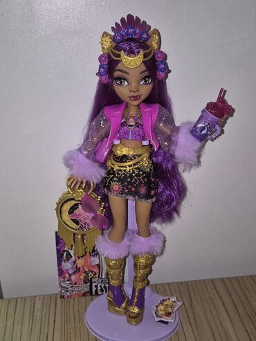 Clawdeen Wolf Monster high g3. İdeal veziyyetdedi, butun aksesuarlari
