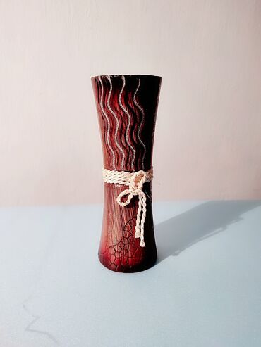 ваза с цветами: Ваза керамическая. Высота 31 см Диаметр 11 см. Цвет коричневый